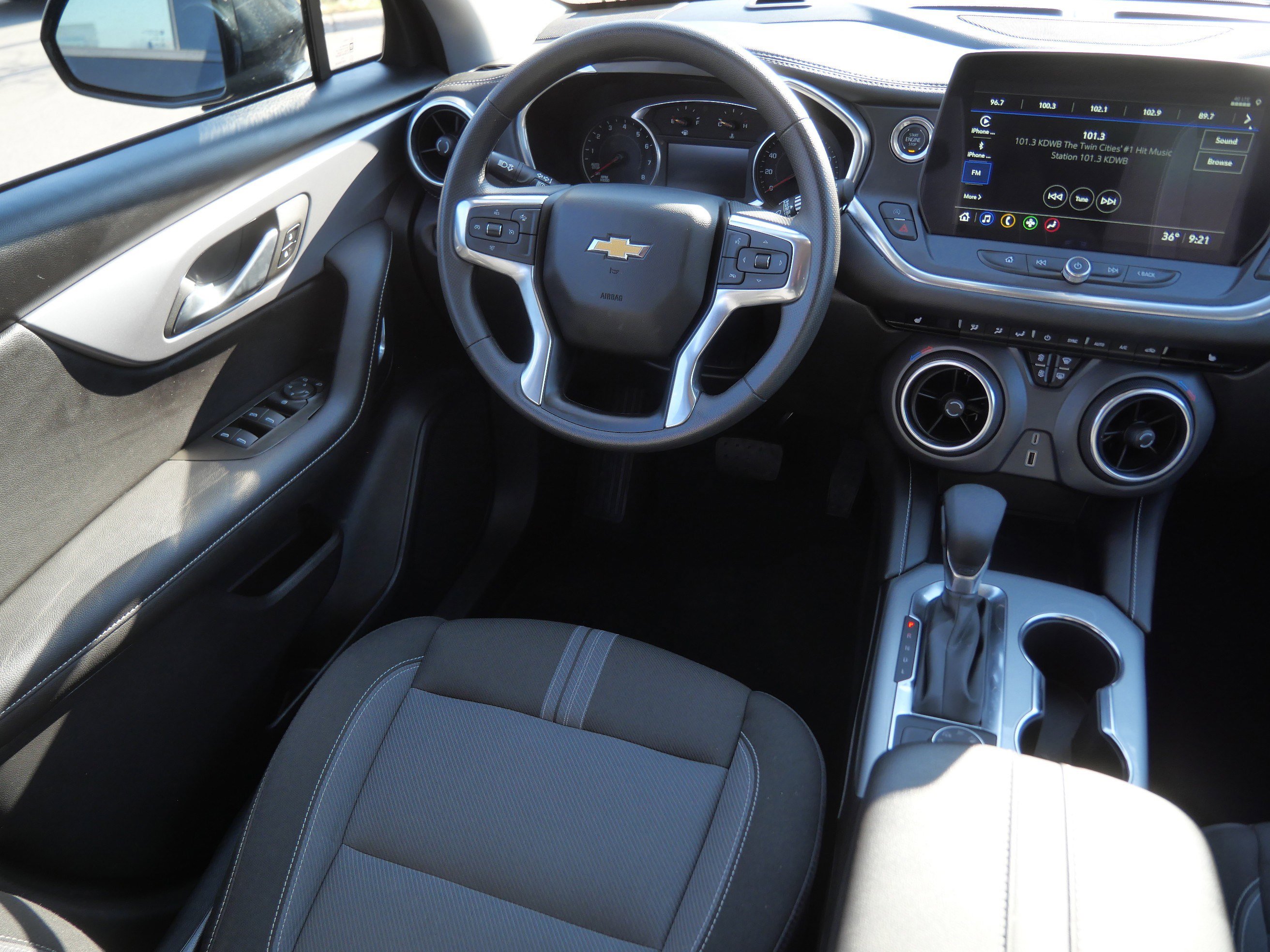 Used 2025 Chevrolet Blazer LT image 9