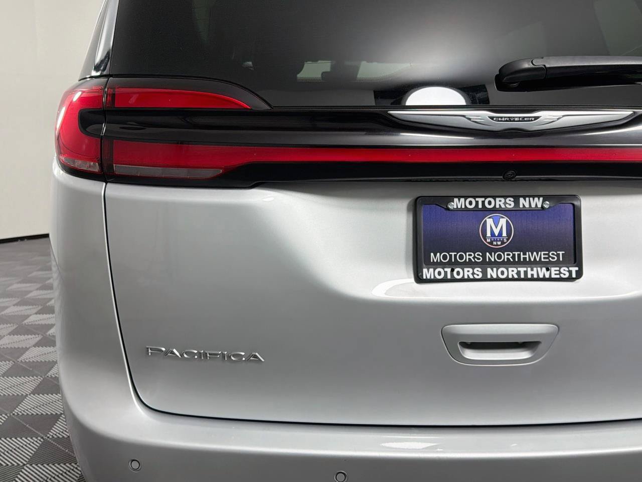 Used 2024 Chrysler Pacifica Limited FWD image 22