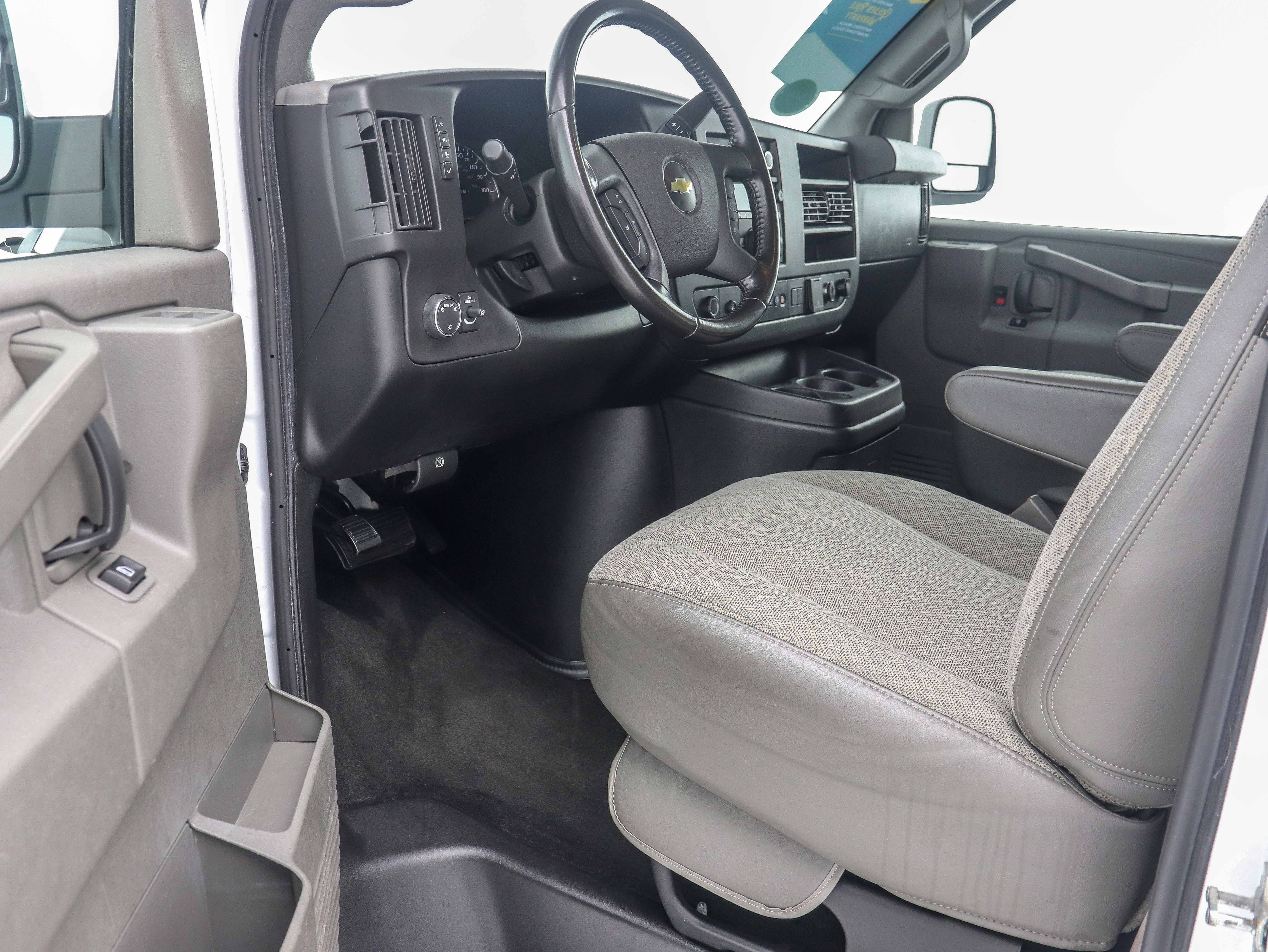 Used 2020 Chevrolet Express 3500 LT w/ LT Preferred Equipment Group image 16