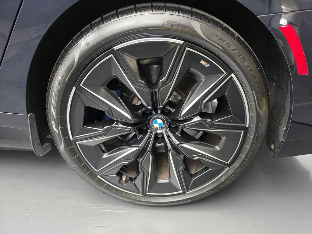 Used 2023 BMW i7 xDrive60 w/ Parking Assistance Package AWD/4WD image 18