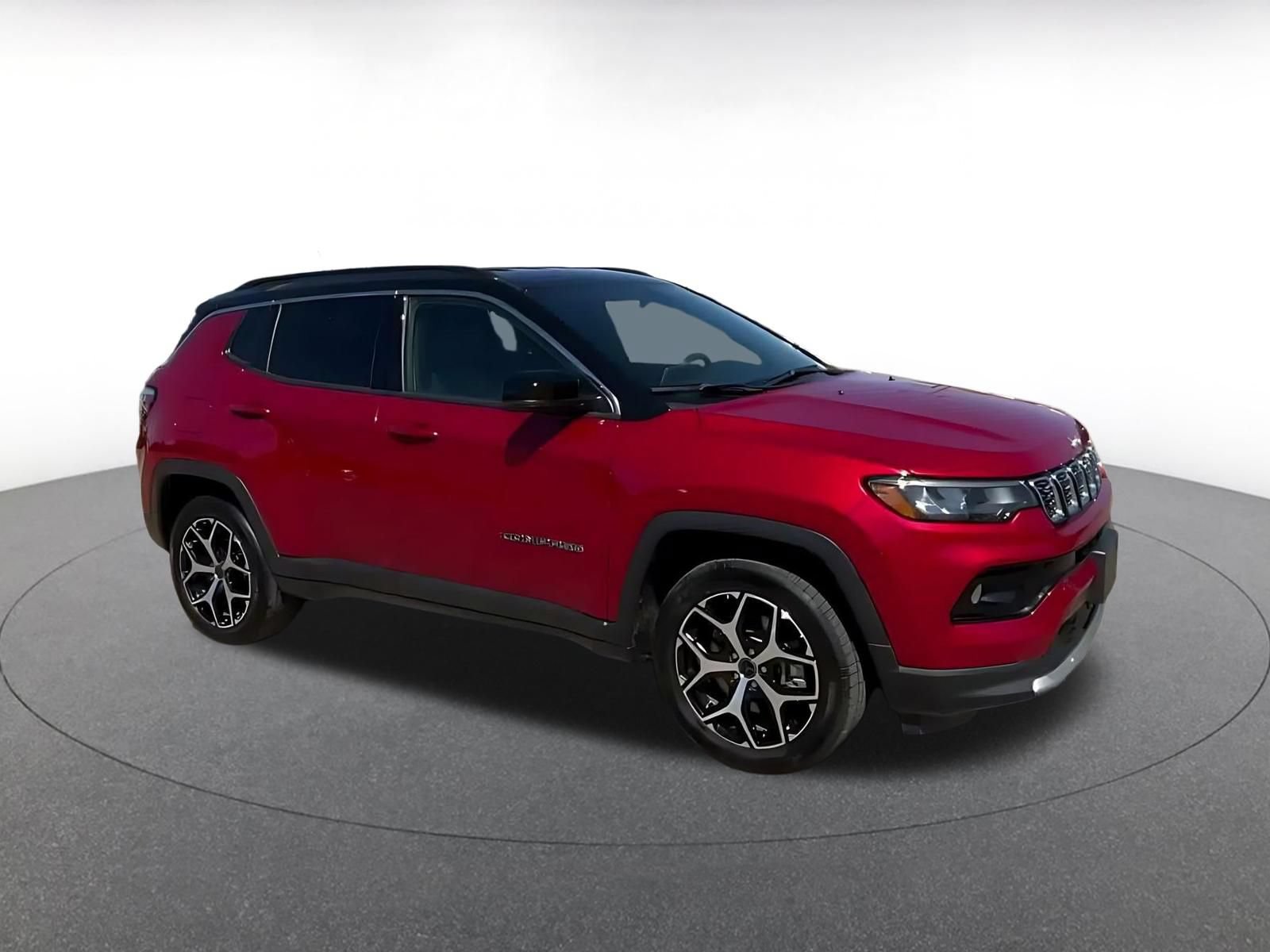 Used 2025 Jeep Compass Limited AWD/4WD image 2