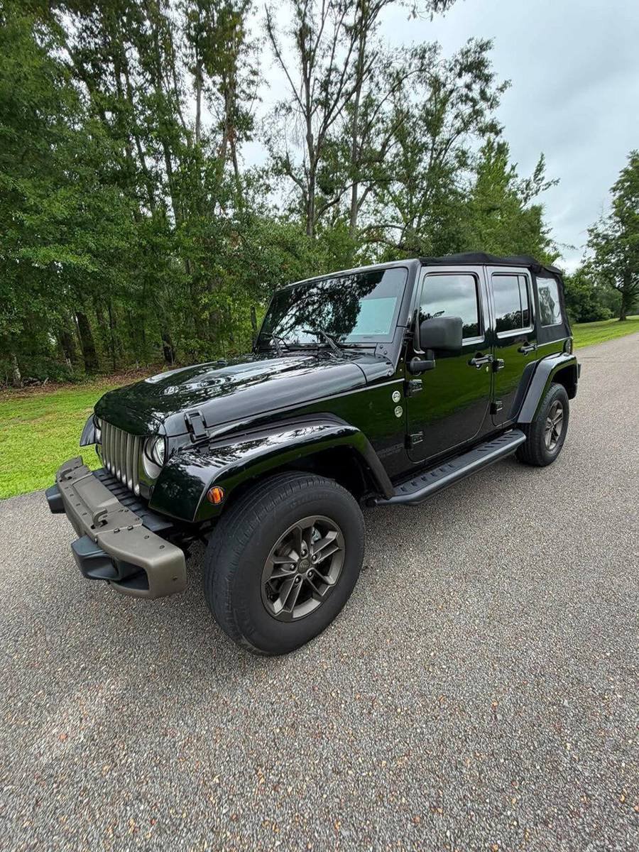 Used 2017 Jeep Wrangler Unlimited Sahara AWD/4WD image 6