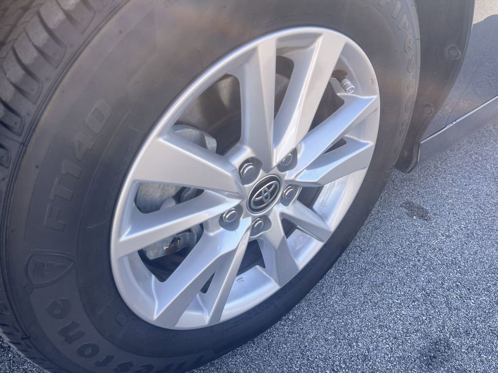 Used 2025 Toyota Camry LE w/ Convenience Package image 10