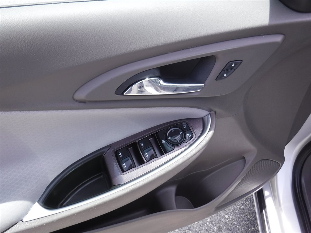 Used 2022 Chevrolet Malibu LT FWD image 12