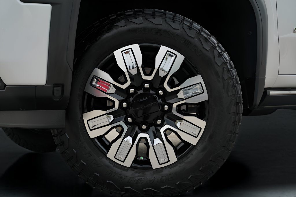 Used 2024 GMC Sierra 2500 Denali w/ Denali Reserve Package AWD/4WD image 3