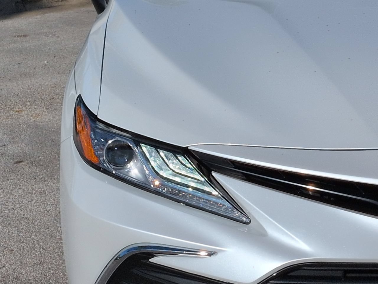 Used 2022 Toyota Camry XLE w/ Navigation Upgrade Package FWD image 9