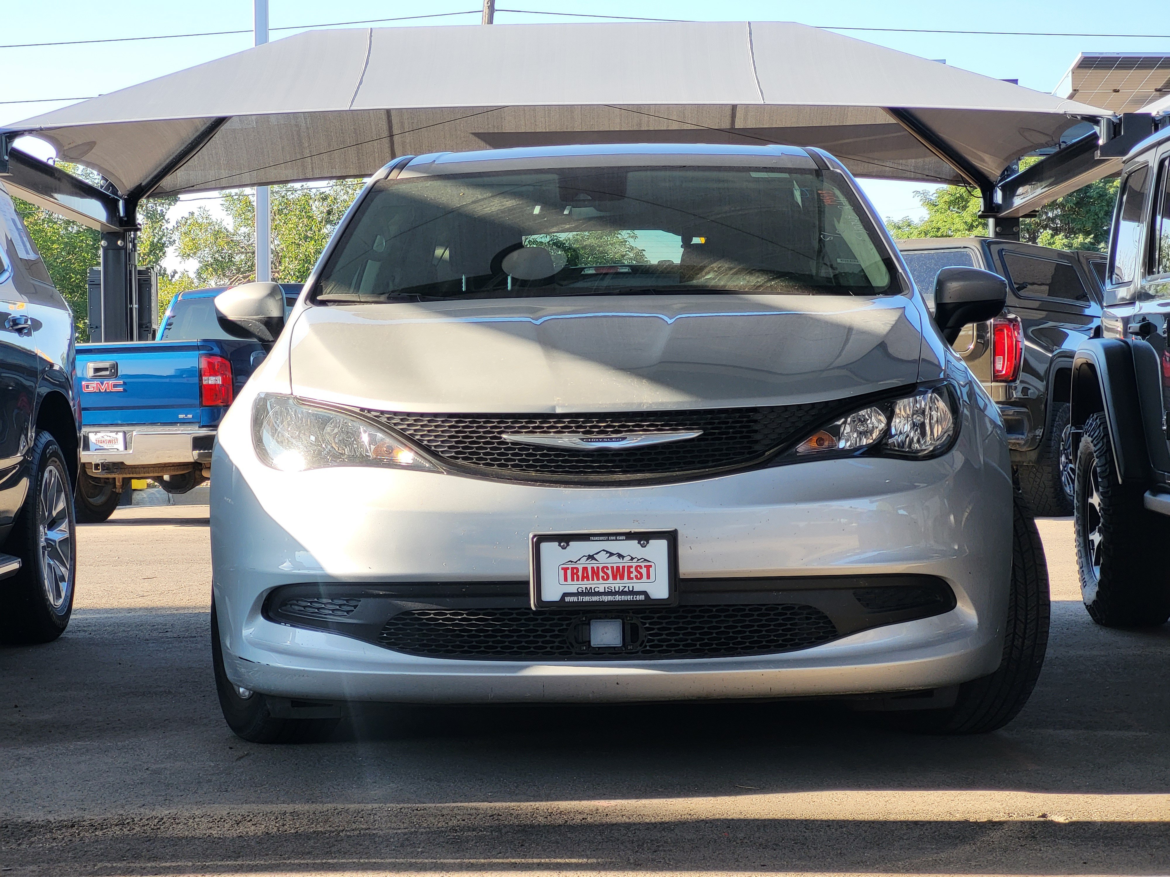 Used 2023 Chrysler Voyager LX FWD image 2