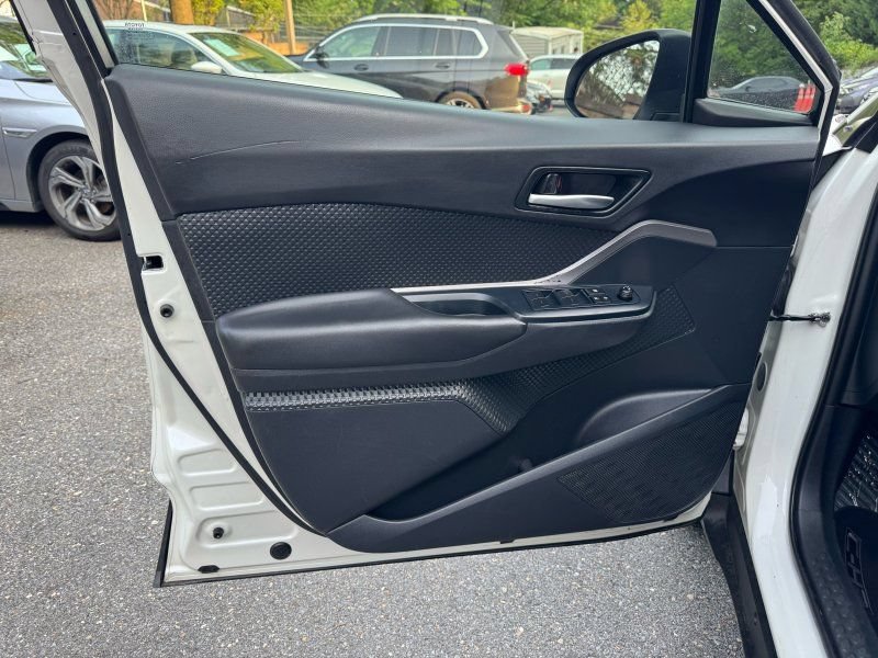 Used 2021 Toyota C-HR LE FWD image 15