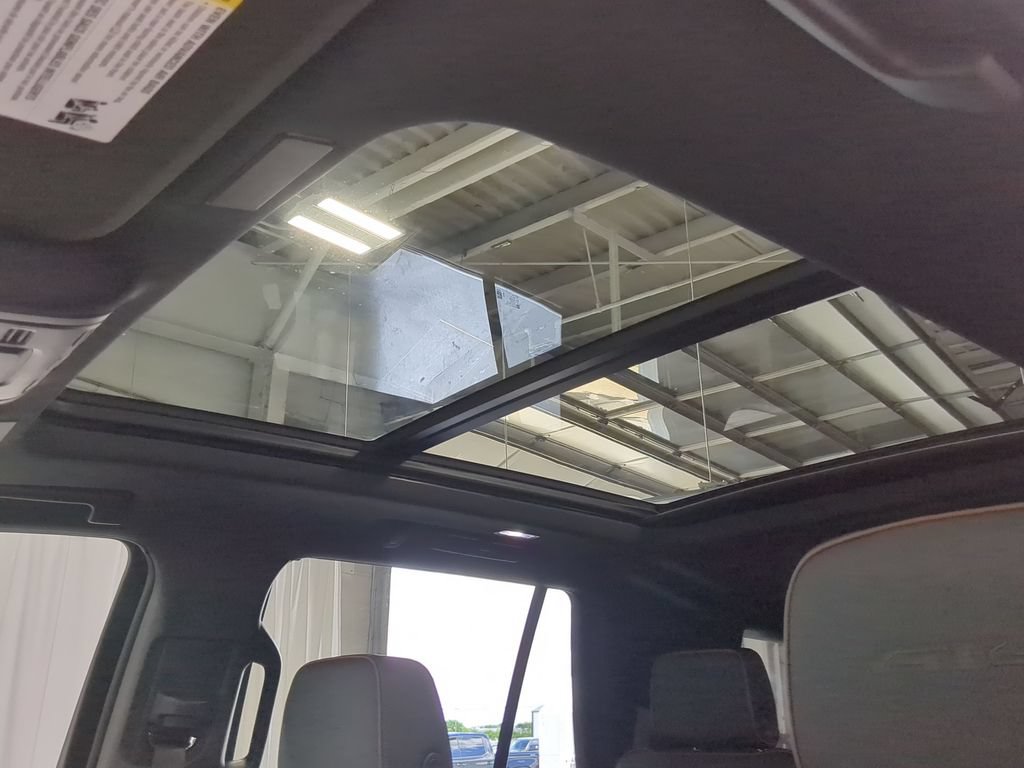 Used 2025 GMC Yukon AT4 w/ AT4 Premium Package AWD/4WD image 19