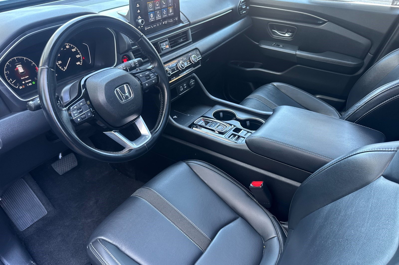 Certified 2025 Honda Pilot Touring image 4