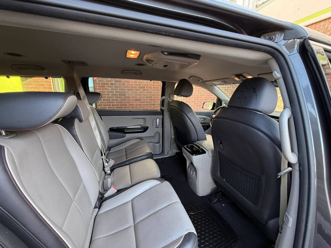Used 2018 Kia Sedona SX FWD image 33
