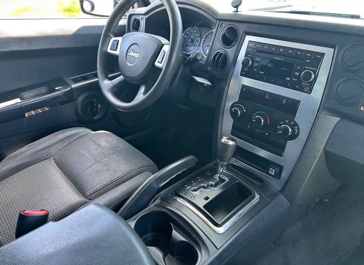 Used 2008 Jeep Commander Sport AWD/4WD image 10