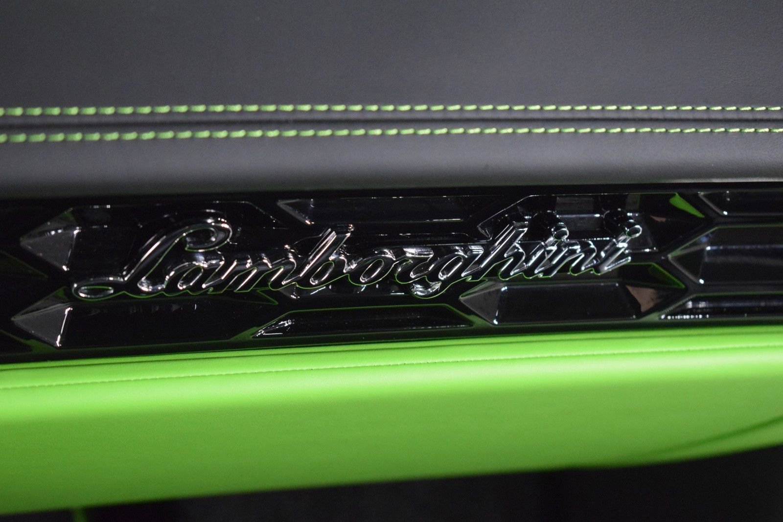 Used 2020 Lamborghini Huracan EVO image 25