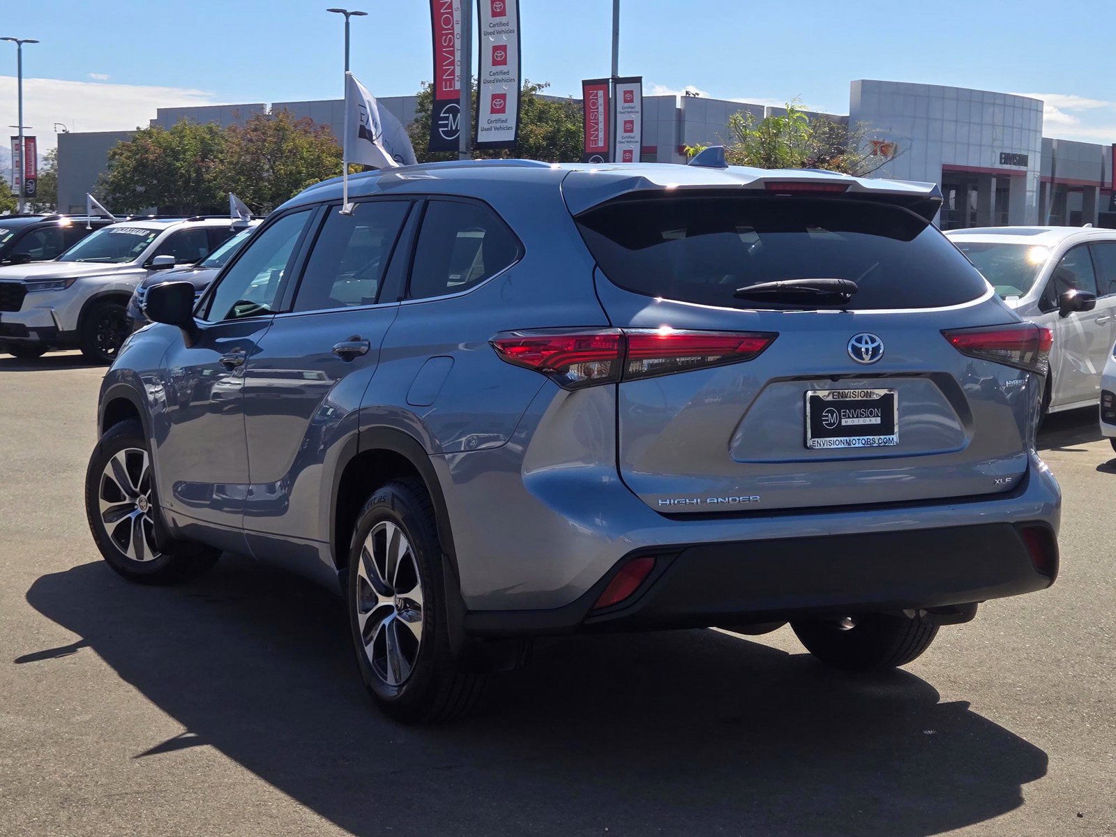 Used 2021 Toyota Highlander XLE AWD/4WD image 5