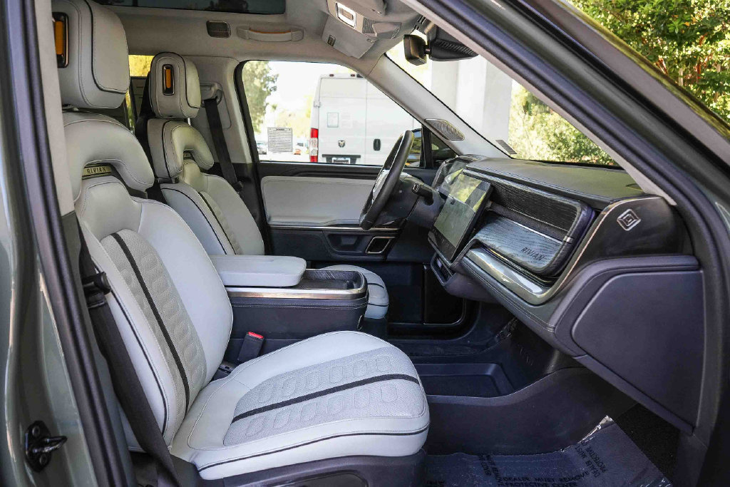 Used 2024 Rivian R1S Launch Edition Quad AWD/4WD image 16