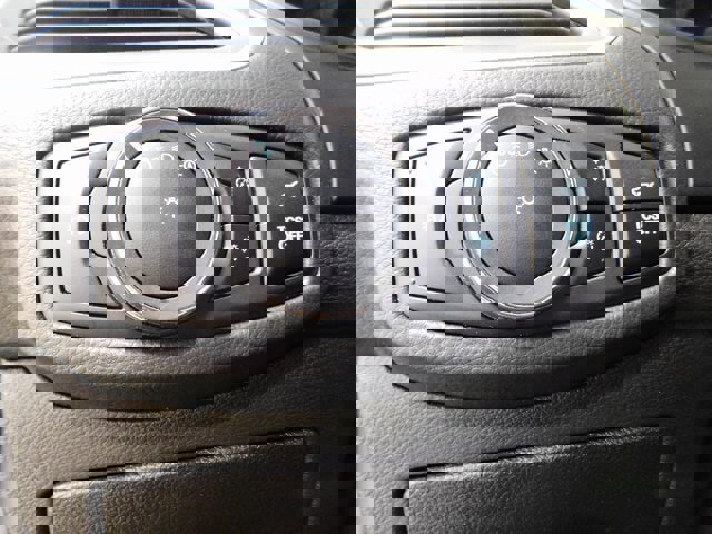 Used 2023 Ford Edge Titanium image 21