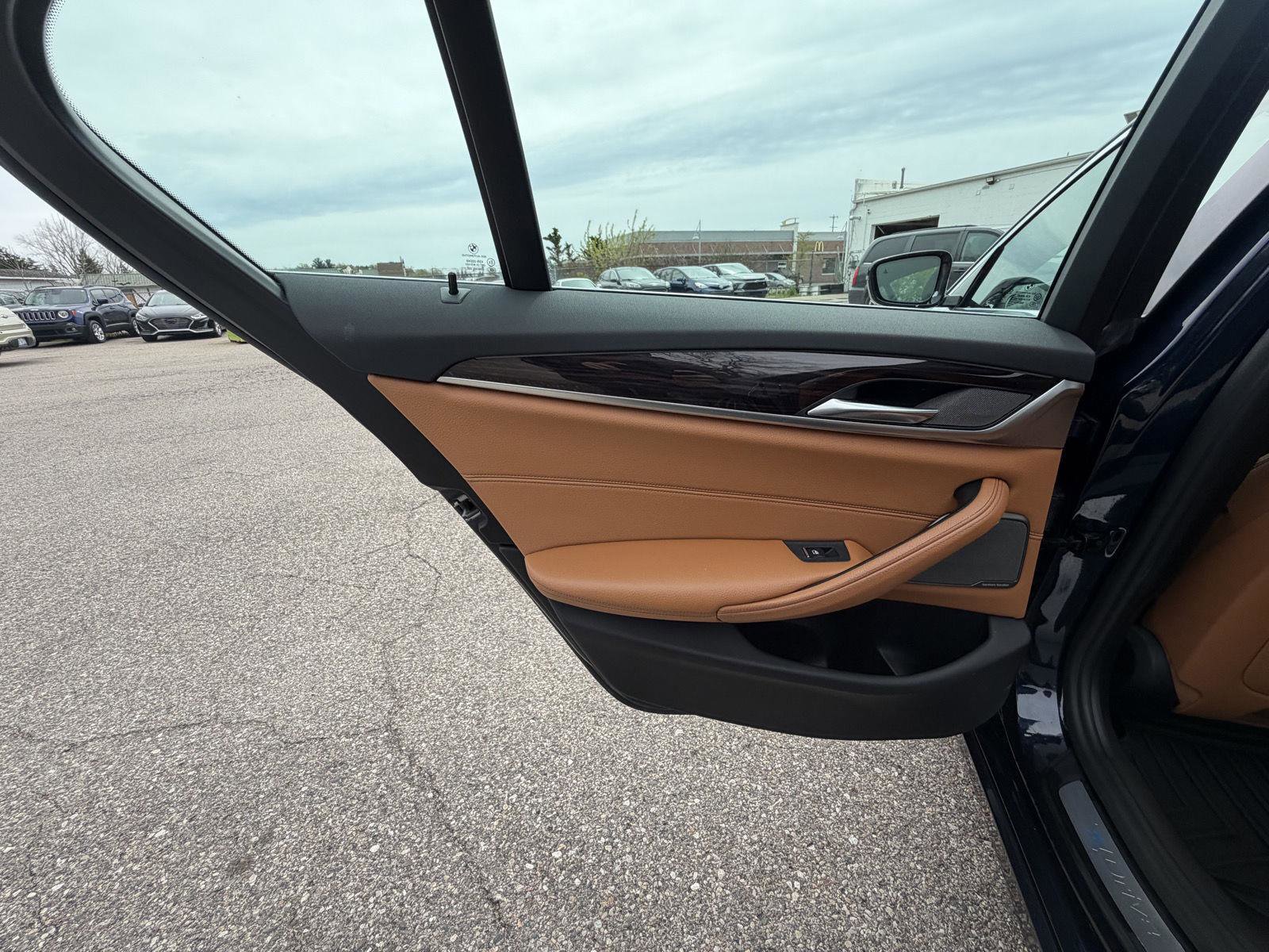 Used 2018 BMW 530e xDrive AWD/4WD image 25