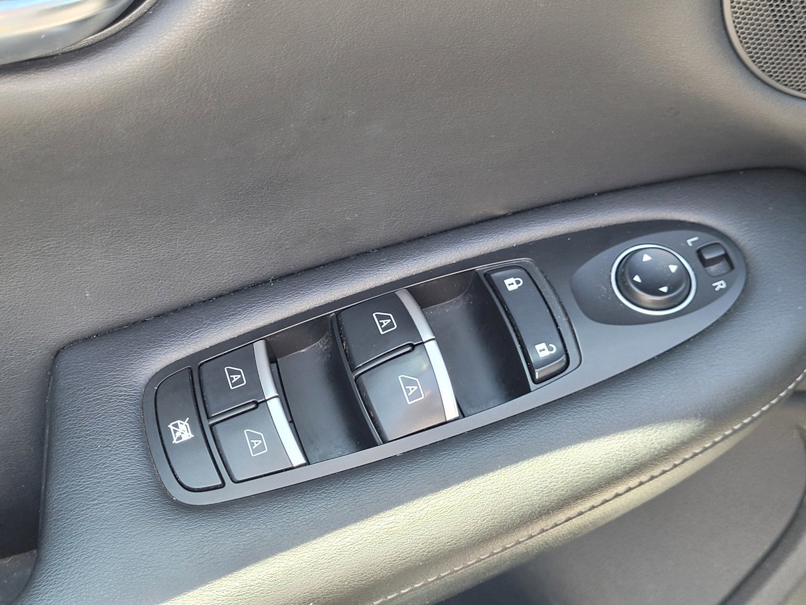 Used 2020 INFINITI QX50 Luxe w/ Navigation Package FWD image 24