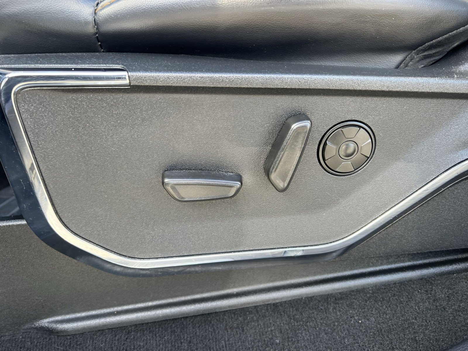 Used 2024 Ford F450 Platinum w/ FX4 Off-Road Package image 14