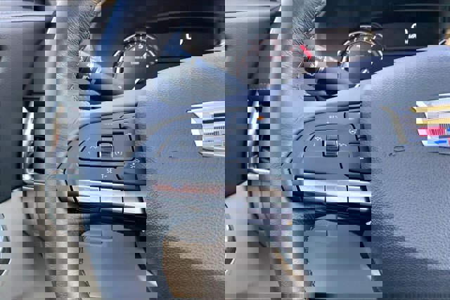 Used 2023 Cadillac XT4 Luxury w/ Cold Weather Package image 18