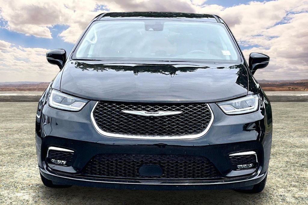 Used 2024 Chrysler Pacifica Touring-L FWD image 2