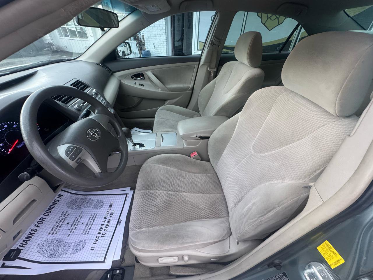 Used 2011 Toyota Camry LE FWD image 9