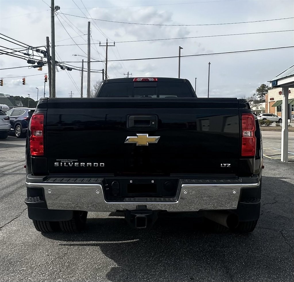 Used 2017 Chevrolet Silverado 3500 LTZ w/ Duramax Plus Package image 3