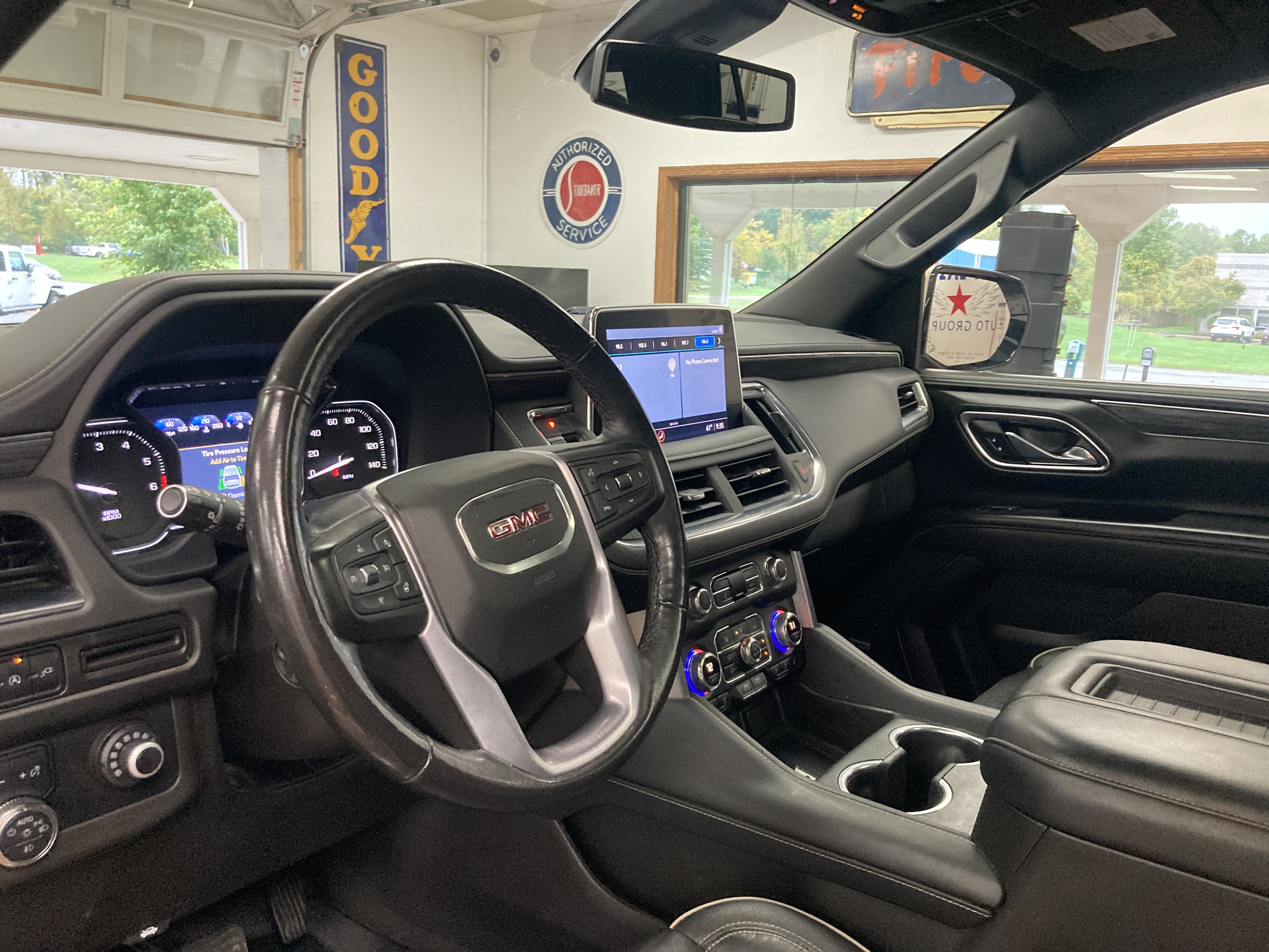 Used 2021 GMC Yukon SLT w/ SLT Premium Package AWD/4WD image 13