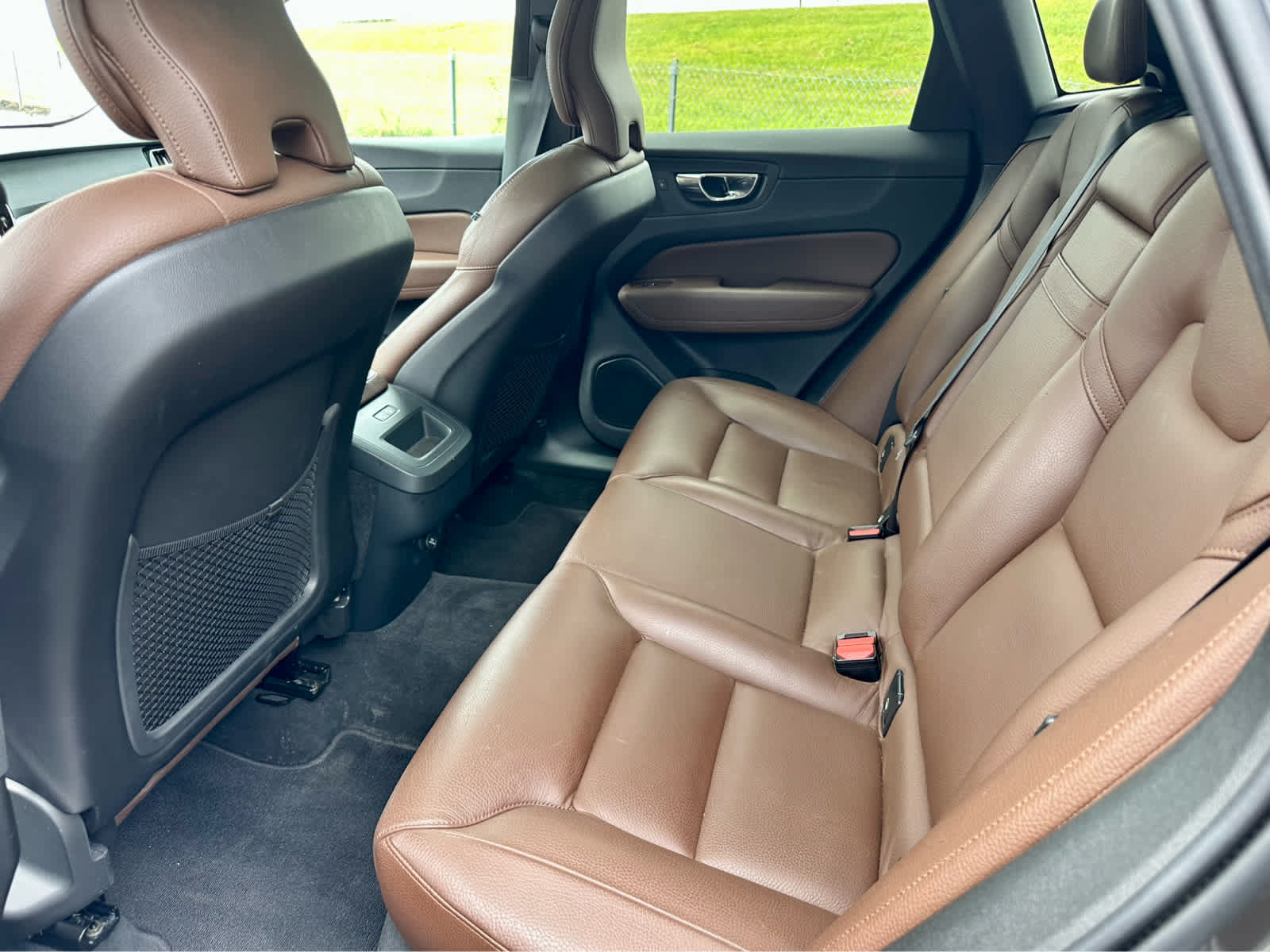 Used 2019 Volvo XC60 T6 Momentum w/ Multimedia Package AWD/4WD image 11
