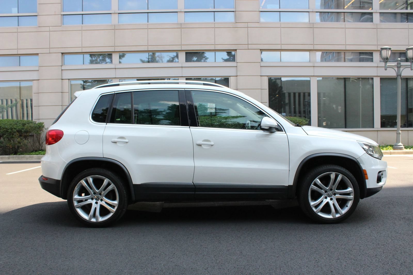 Used 2013 Volkswagen Tiguan SEL FWD image 6