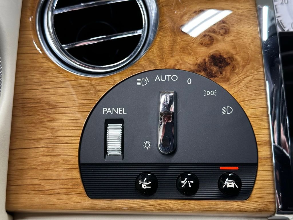 Used 2020 Rolls-Royce Dawn image 27