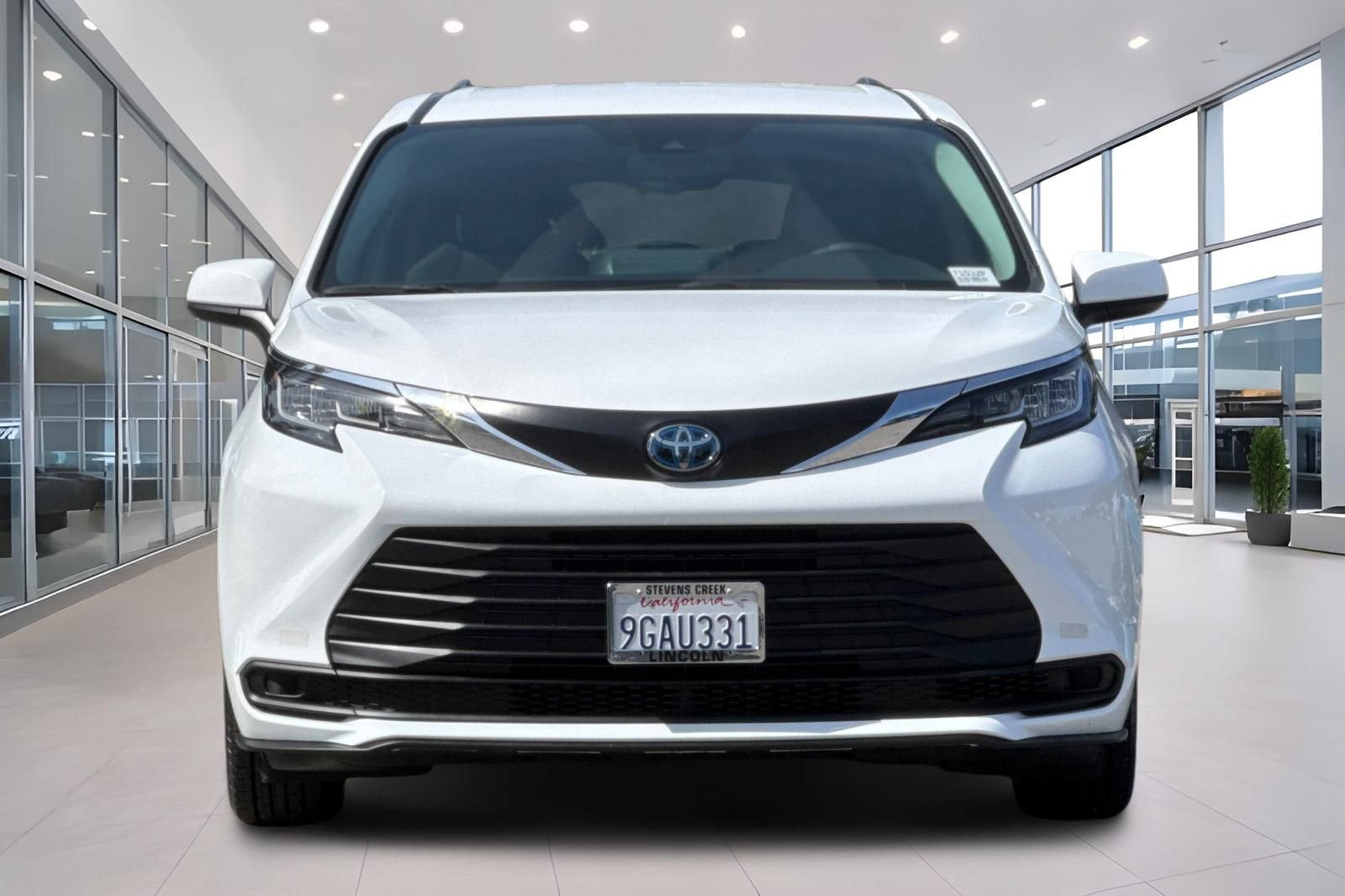 Used 2023 Toyota Sienna LE FWD image 9