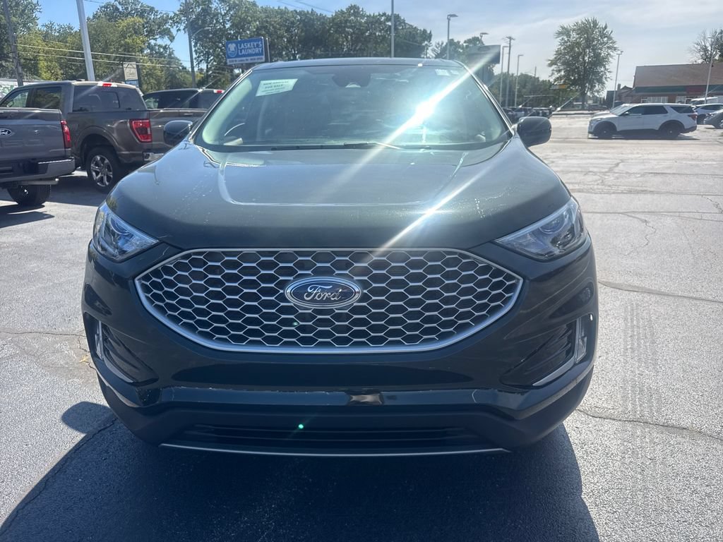Used 2024 Ford Edge SEL w/ Convenience Package AWD/4WD image 3