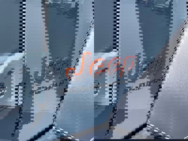 Used 2024 Jeep Gladiator Mojave w/ Technology Group image 16