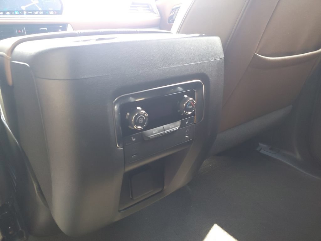 Used 2025 Chevrolet Tahoe High Country AWD/4WD image 23