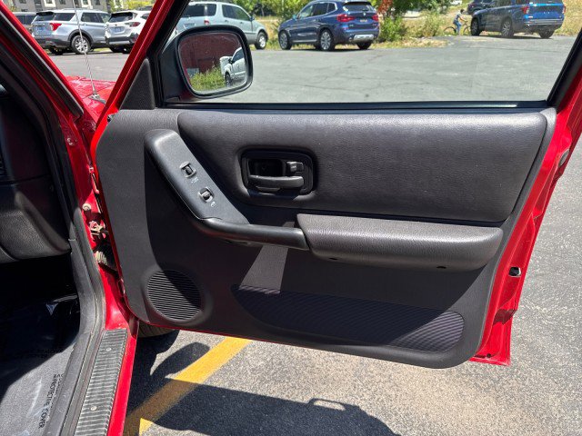 Used 2001 Jeep Cherokee Sport image 41