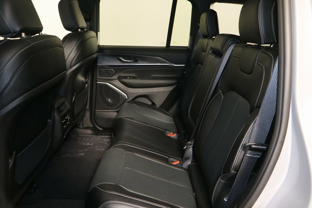 New 2024 Jeep Grand Cherokee Overland image 14