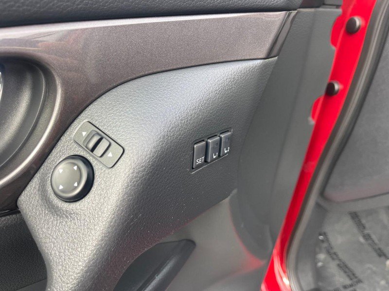 Used 2019 Nissan Rogue SV w/ Premium Package FWD image 19