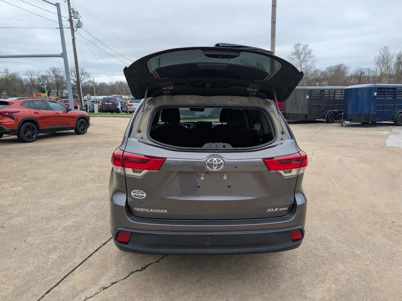 Used 2019 Toyota Highlander XLE AWD/4WD image 10
