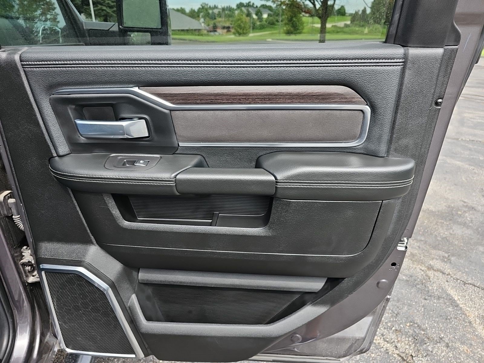 Used 2025 RAM 2500 Laramie AWD/4WD image 16