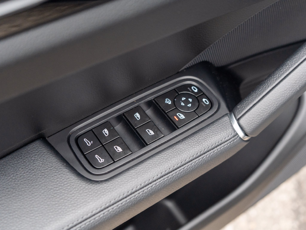 Used 2023 Porsche Cayenne AWD/4WD image 16