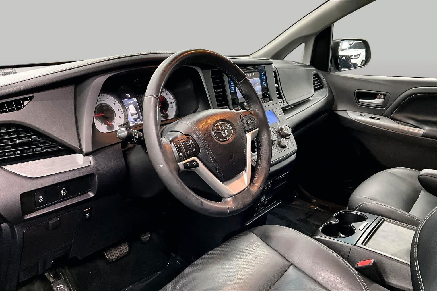 Used 2016 Toyota Sienna SE Premium FWD image 17