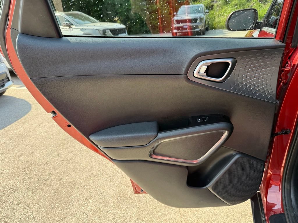 Used 2022 Kia Soul S FWD image 5