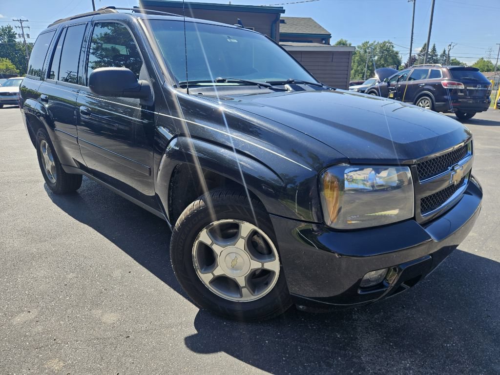 Used 2009 Chevrolet TrailBlazer LT w/ Sun And Sound Package AWD/4WD image 3