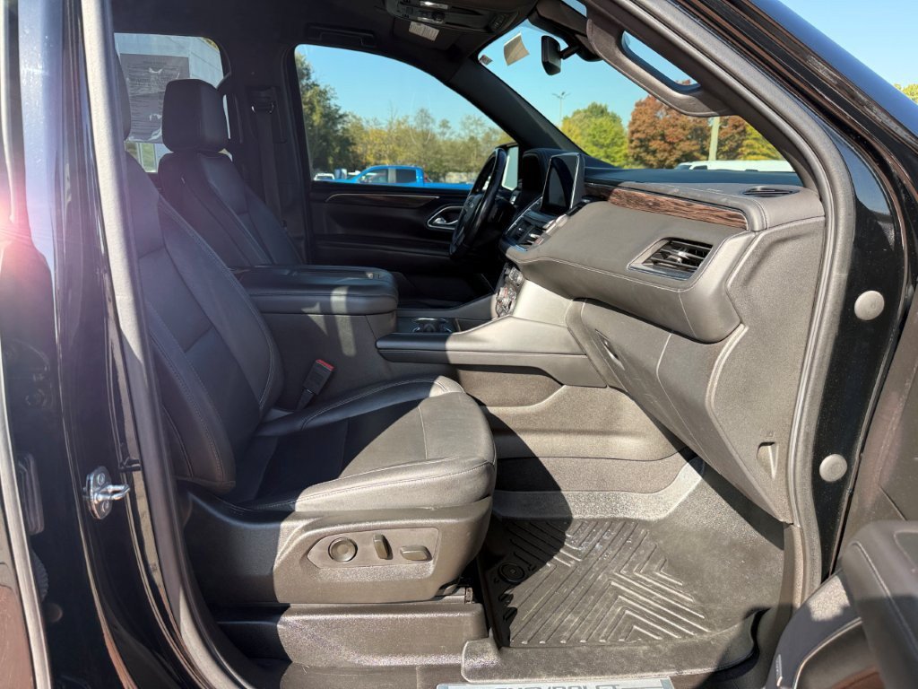 Used 2021 Chevrolet Suburban LT AWD/4WD image 24