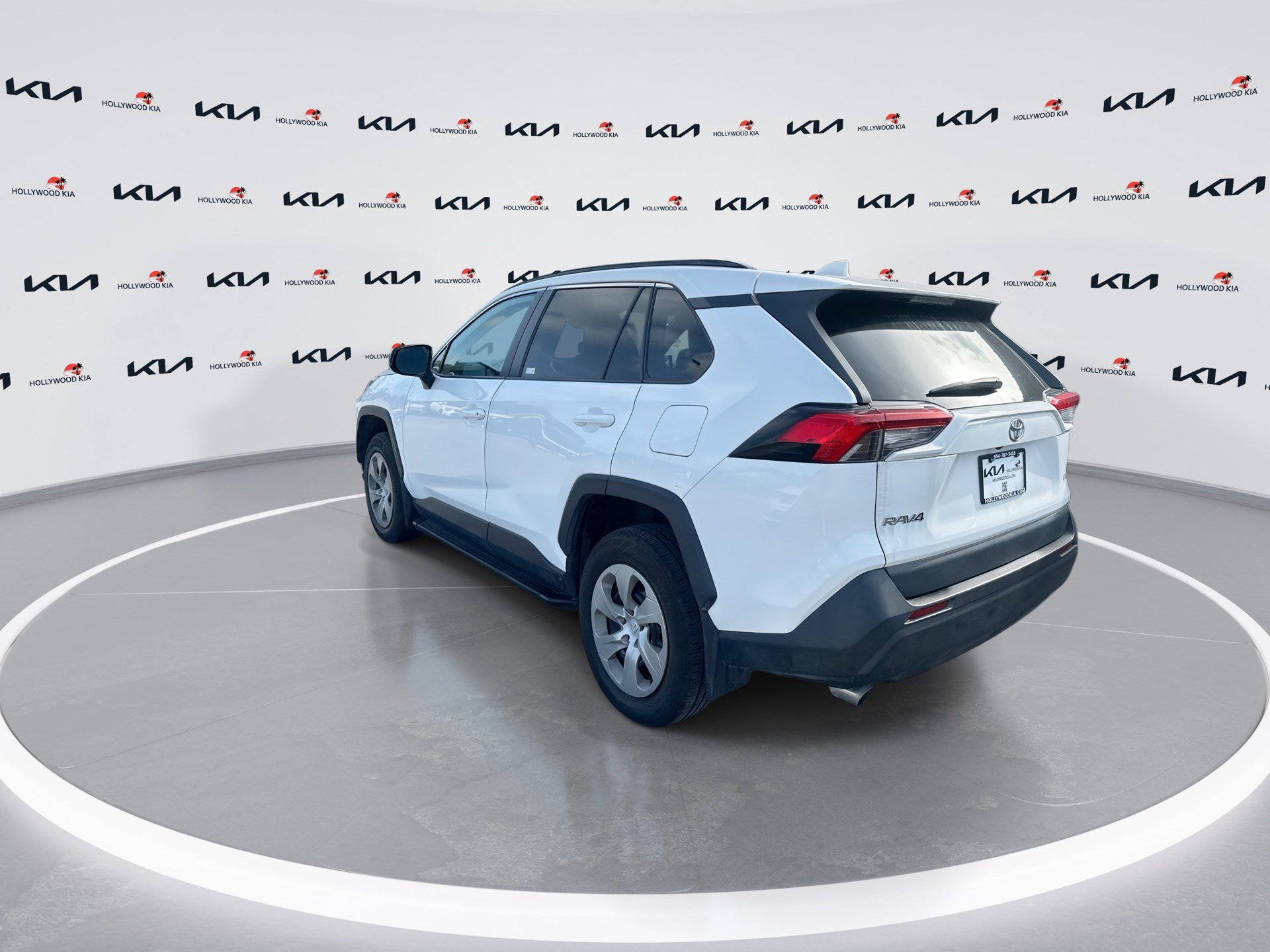 Used 2021 Toyota RAV4 LE FWD image 6