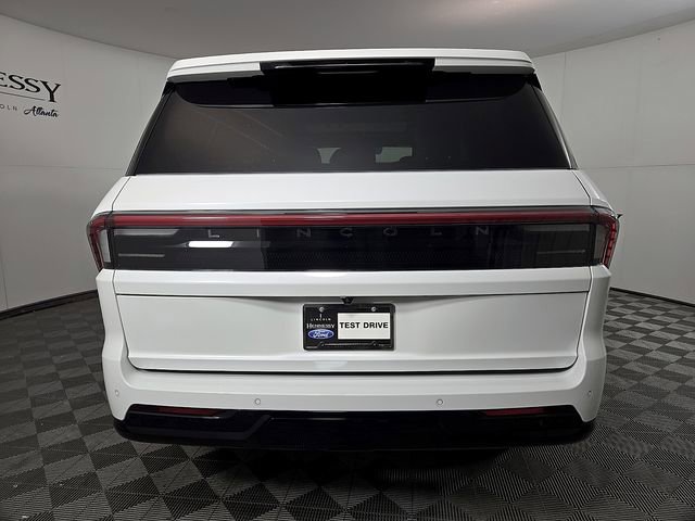New 2025 Lincoln Navigator Reserve w/ Jet Appearance Package AWD/4WD image 6