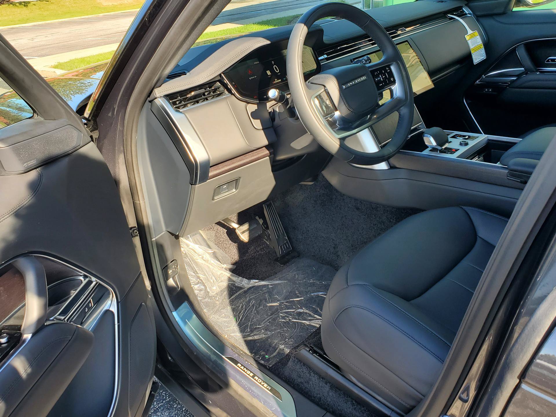 New 2027 Land Rover Range Rover Long Wheelbase SE AWD/4WD image 10