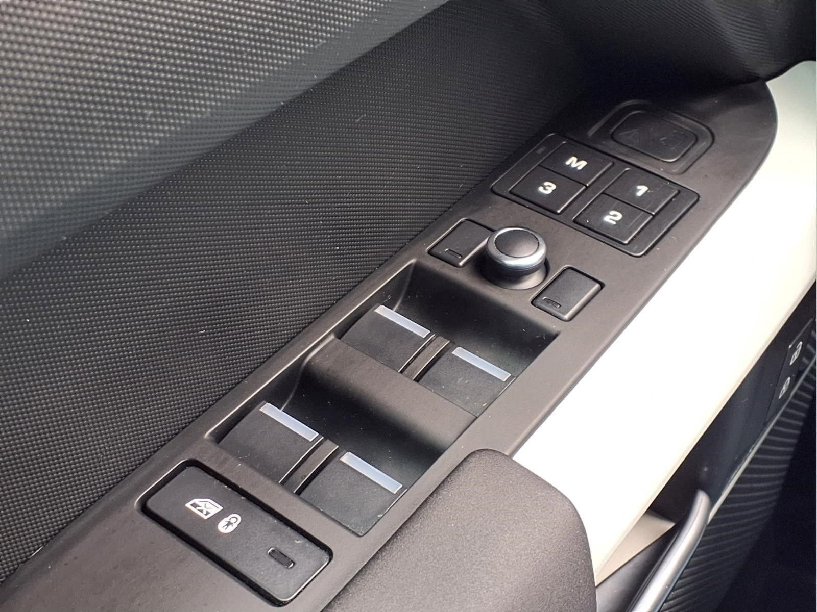 Used 2020 Land Rover Defender 110 SE AWD/4WD image 24