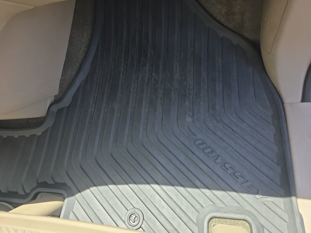 Used 2016 Honda Odyssey SE image 17